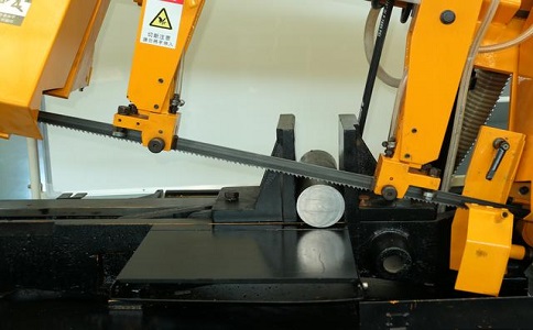 雷山数控带锯床自动送料精度会出现偏差吗？